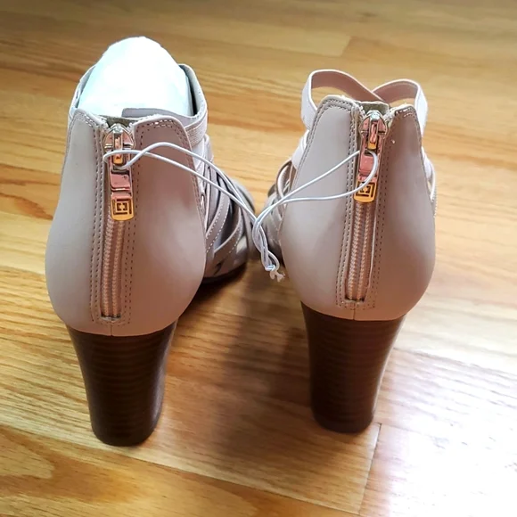 Shoes - Picture 2 of 4